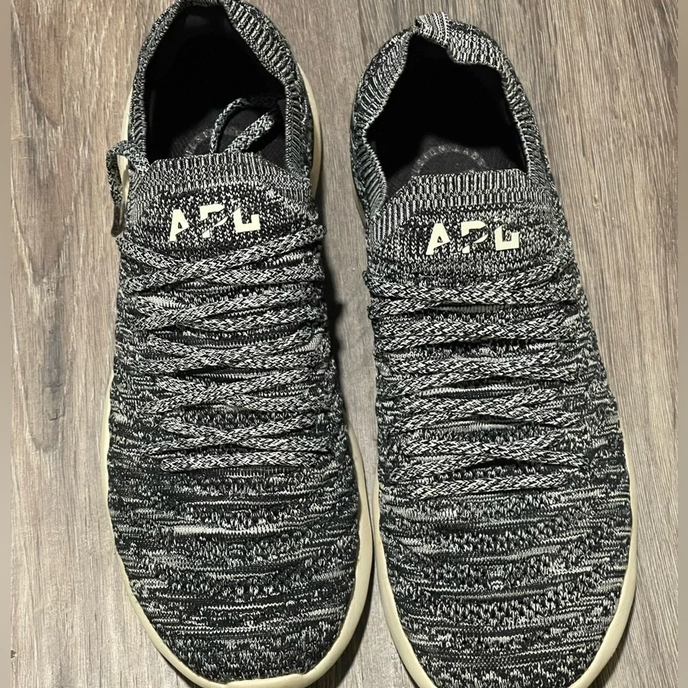 APL | Men’s 10 Techloom Wave Running Sneakers Black